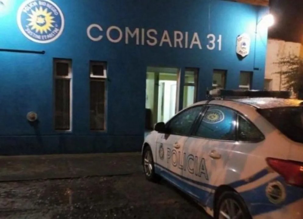 Joven asaltada en Canal Grande de Roca: hallan moto robada durante el operativo