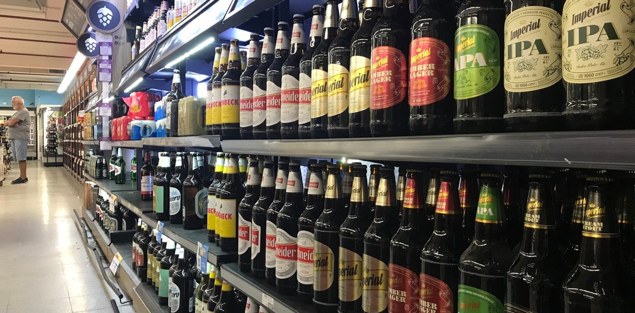 Buscan habilitar la venta de alcohol en estaciones de servicio en Buenos Aires