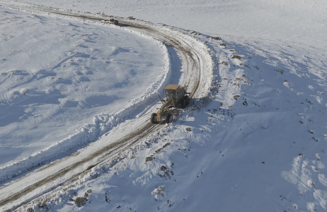 Avanza la apertura de la Ruta 16 en Santa Cruz tras nevadas