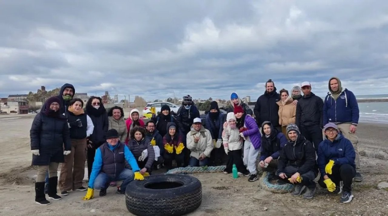 Vecinos de Kilómetro 5 recolectaron 5.000 litros de basura en limpieza de playa