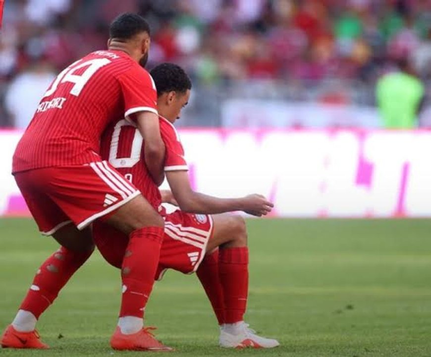 Jamal Musiala se desmaya tras marcar un gol en la Telekom Cup