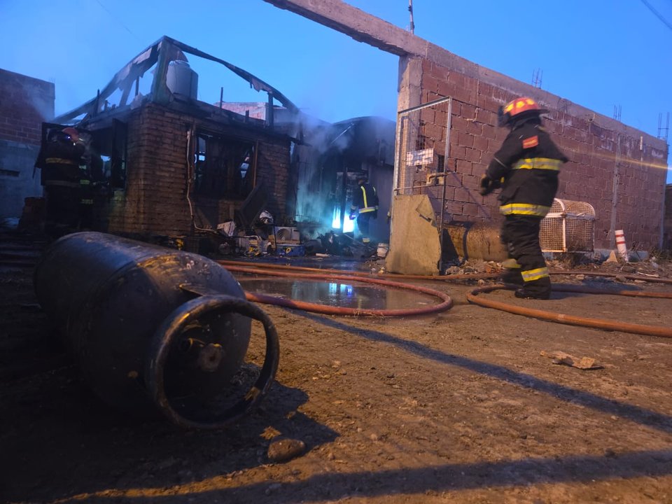 Incendio en Comodoro Rivadavia causa muertes de una persona mayor y su perro