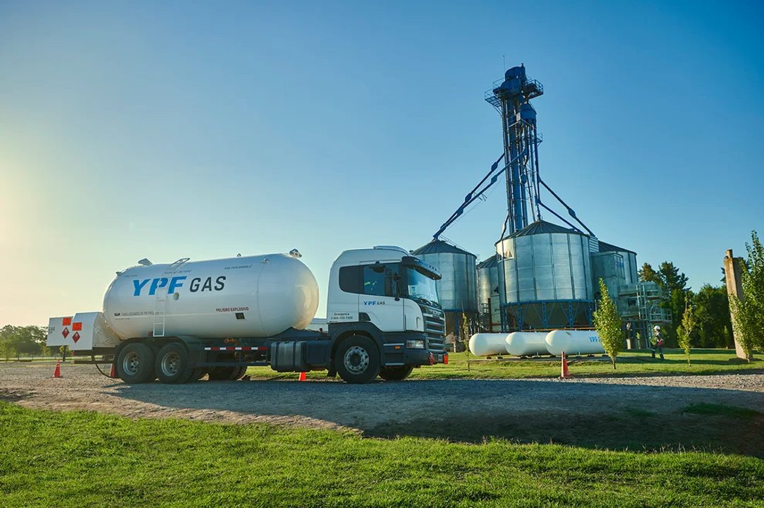 YPF invertirá US$2.100 millones en planta de gas en Neuquén para exportación