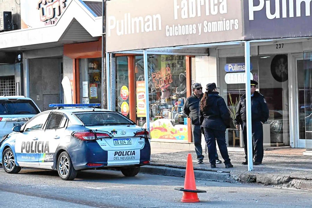 Investigan el fallecimiento de una persona en el centro de Neuquén