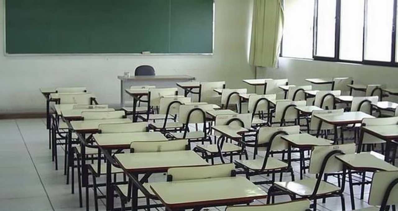 Un hombre deberá donar útiles tras llevar un cuchillo a una escuela de Puerto Madryn