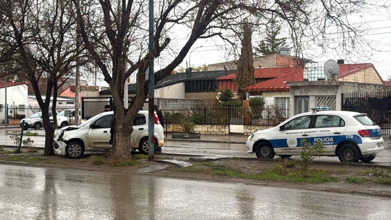 Accidente automovilístico en Comodoro Rivadavia dejó daños materiales