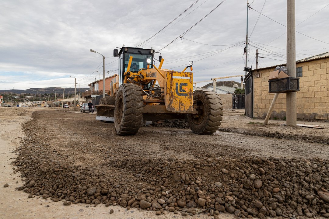 Comenzaron trabajos de enripiado y mantenimiento en barrios de Comodoro Rivadavia