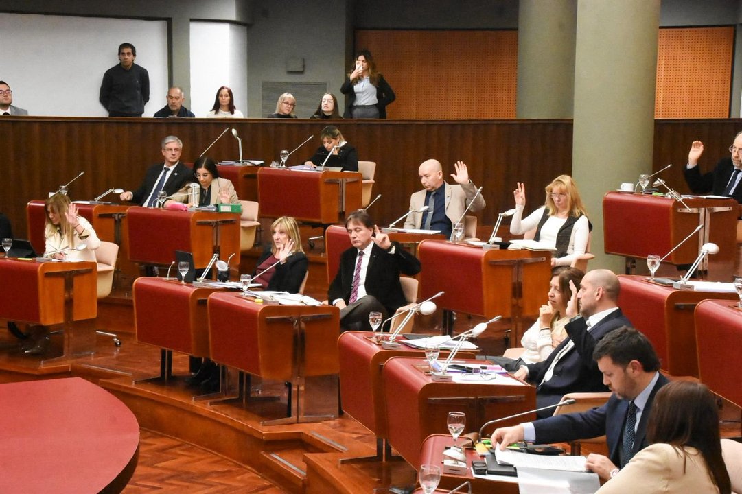 Intensa jornada en la Legislatura de Chubut con nuevos bloques y reclamos al Ejecutivo