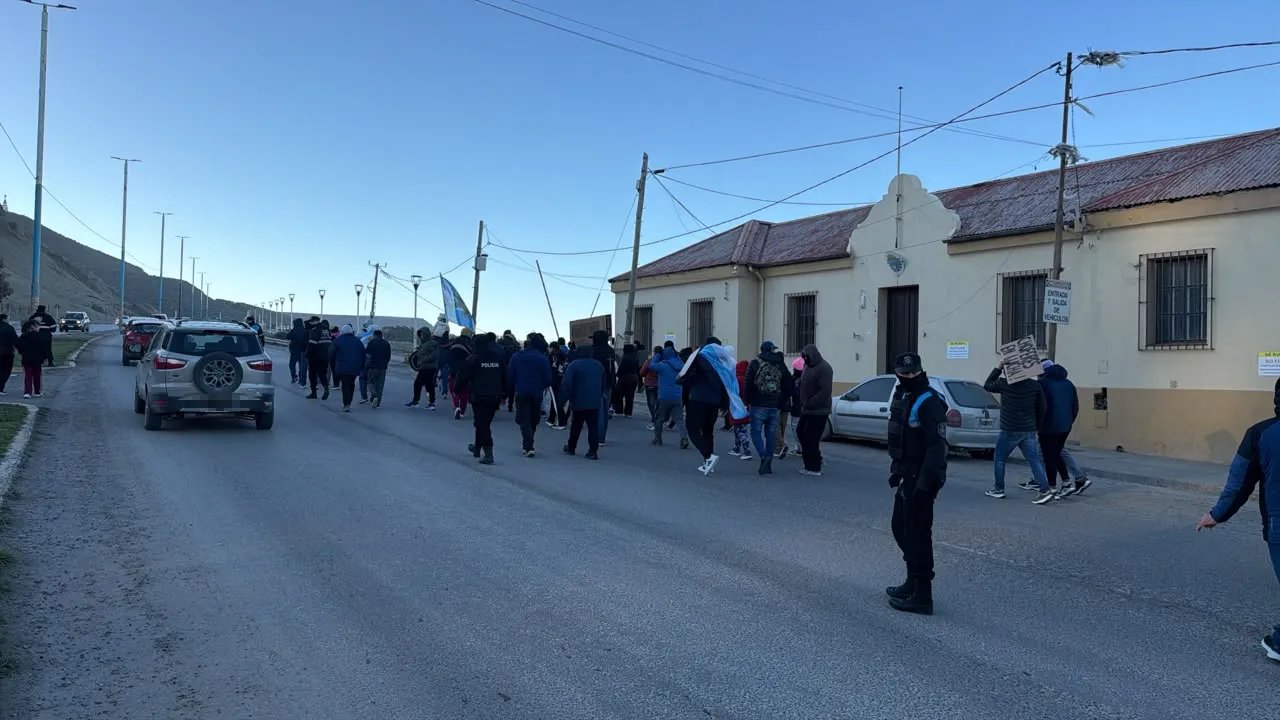 Protesta de exchoferes de Patagonia Argentina en Comodoro Rivadavia por salarios adeudados