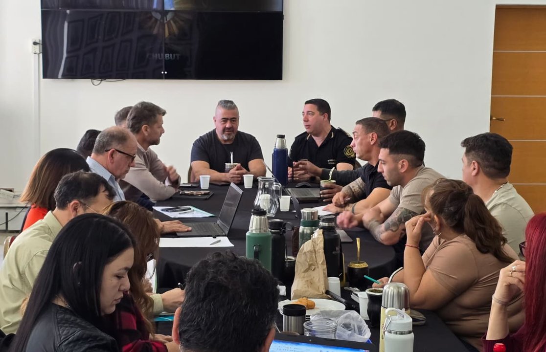 Chubut acuerda actualizar salarios policiales mensualmente hasta fin de año