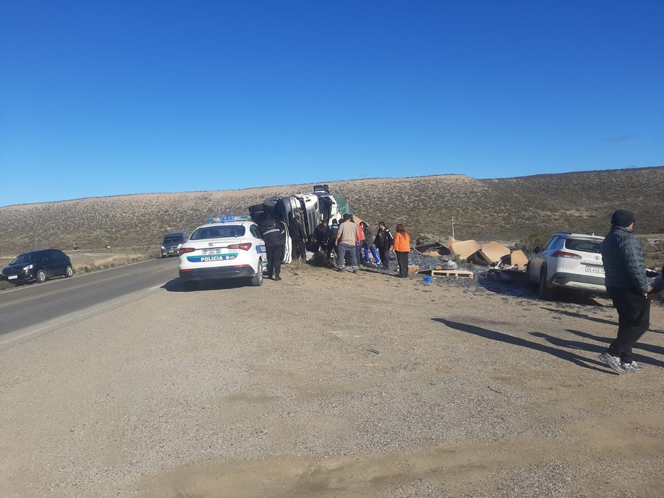 Accidente de camión en el acceso a Rada Tilly: conductor hospitalizado