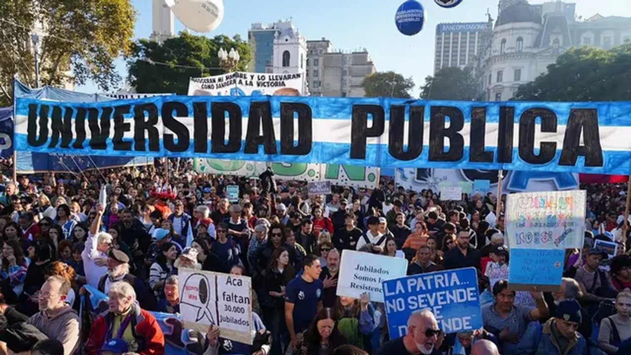 Docentes universitarios convocan a un paro de 48 horas por salarios y financiamiento