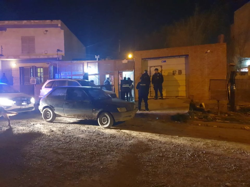 Detenida en Comodoro por dañar un auto y agredir a una policía