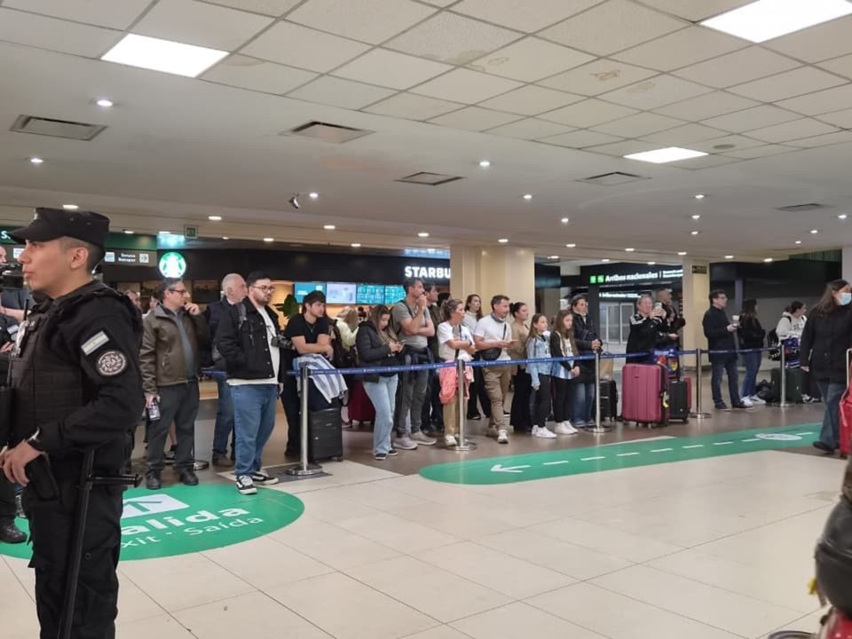 Las Leonas regresan triunfantes a Argentina tras ganar el Mundial
