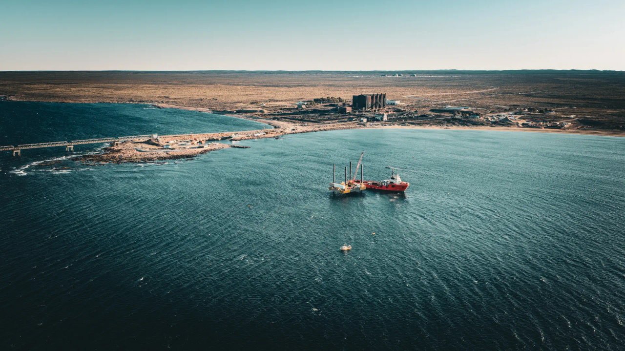 Buque Seminole soldará ducto submarino de Vaca Muerta en Punta Colorada