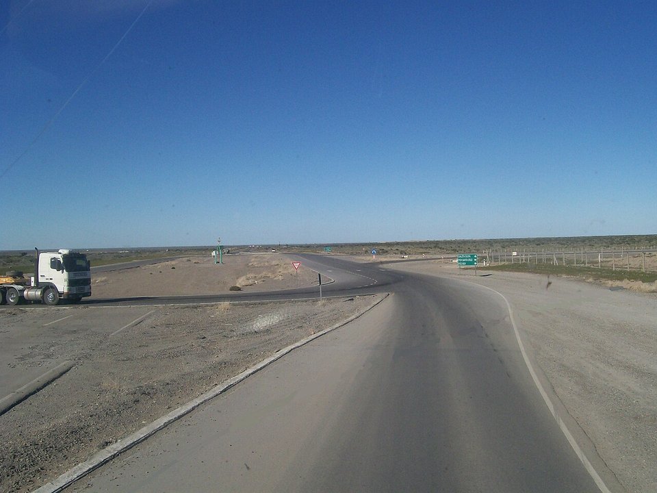 Hallazgo de un feto en caja sobre Ruta 12 cerca de Pico Truncado