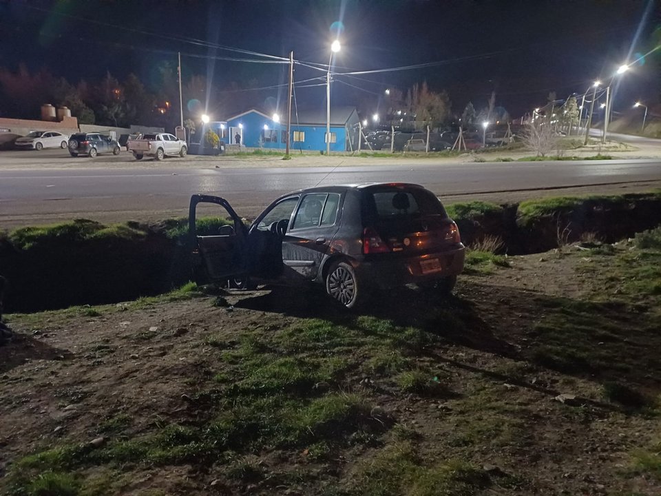 Accidente de auto en Comodoro: conductor dio positivo en alcohol y fue hospitalizado