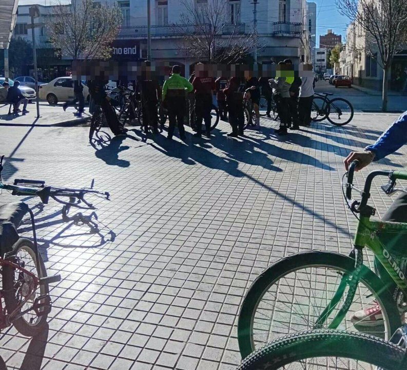Controles en Trelew: Retienen bicicletas por maniobras peligrosas