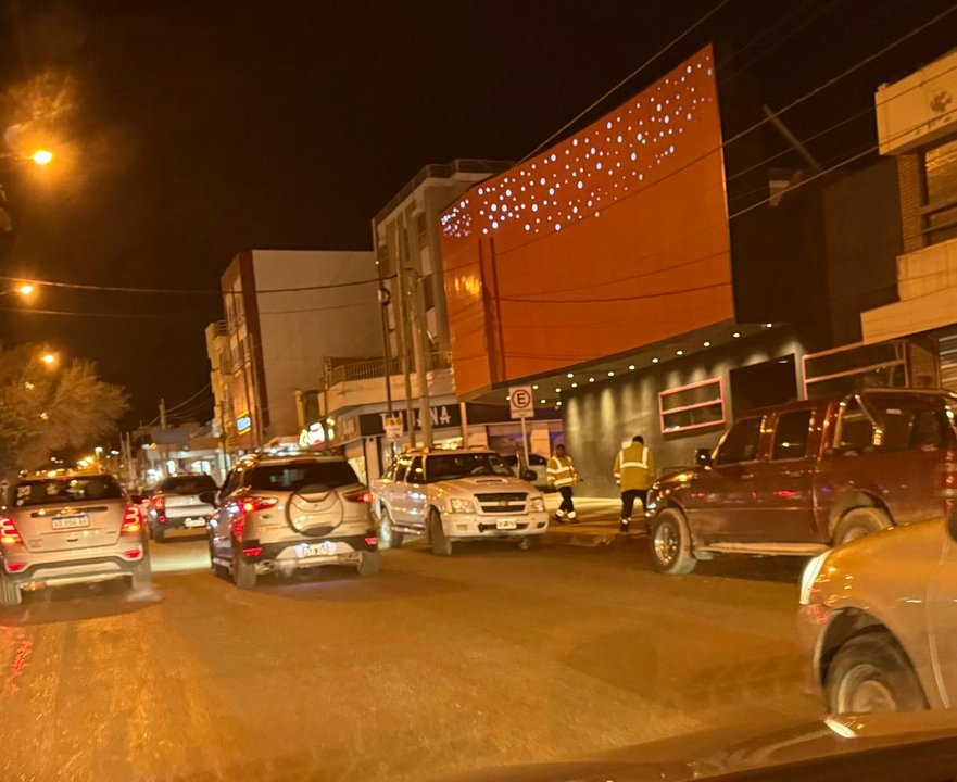 Accidente en Comodoro: conductor alcoholizado choca en la avenida Kennedy