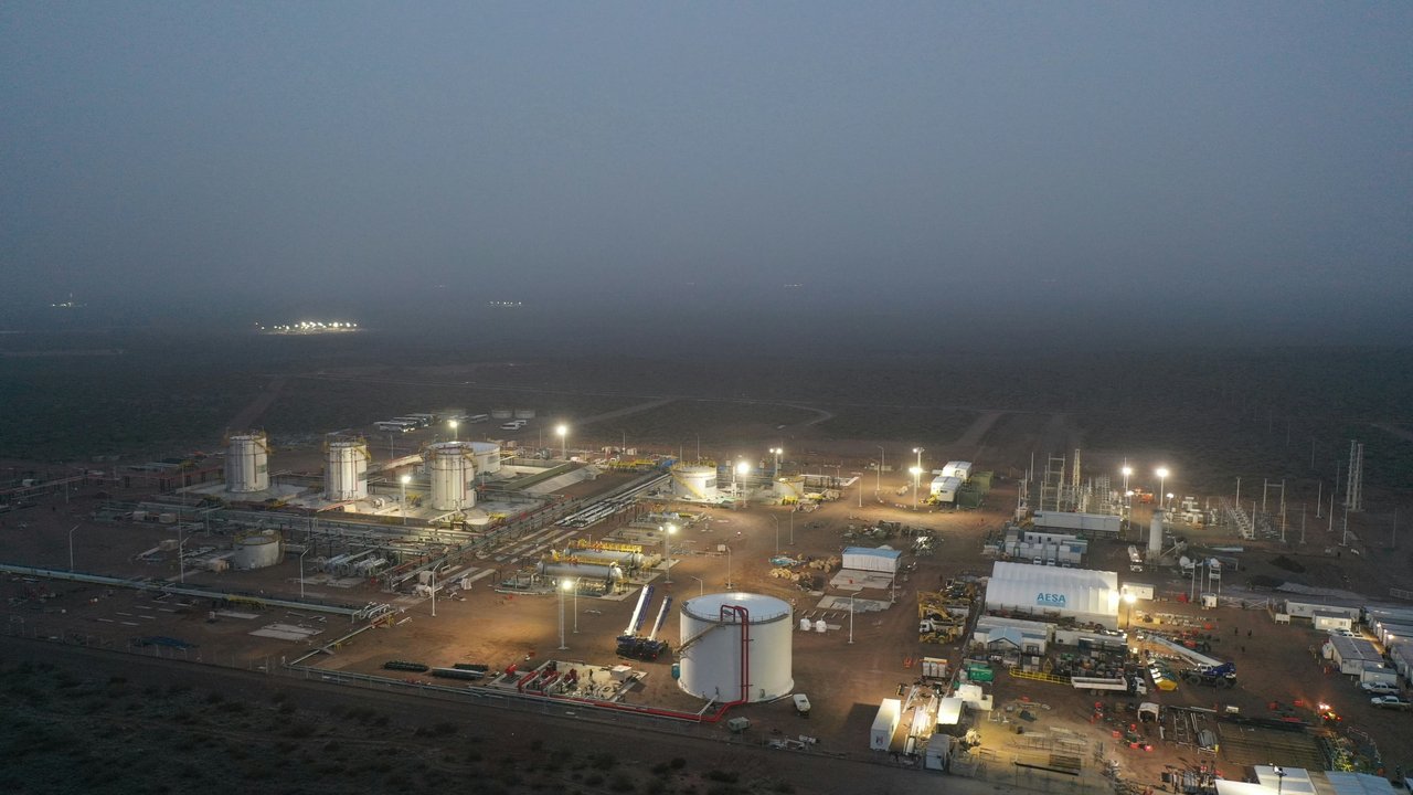 Producción de petróleo en Argentina alcanza un récord de 926 mil barriles diarios