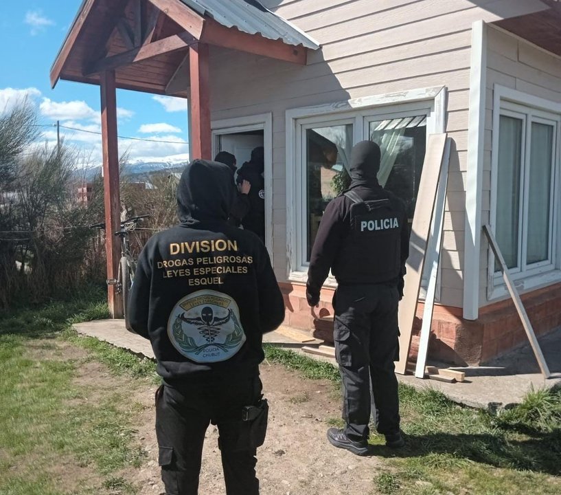 Allanamiento por delivery de drogas en Cholila: secuestran marihuana y dinero
