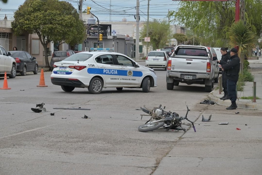 El conductor que atropelló a un motociclista en Trelew se dio a la fuga