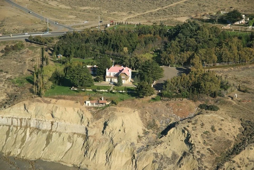 Vecinos de General Mosconi piden recuperar el Chalet Huergo en 10 años