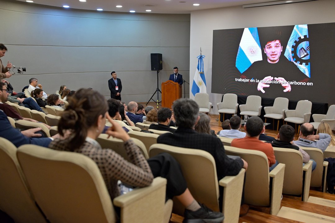 El gobernador Torres subraya el potencial de Chubut en la economía del carbono