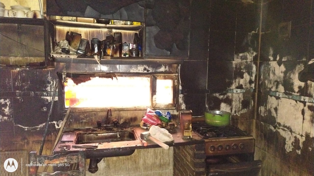 Incendio en Comodoro Rivadavia destruye hogar de mujer y sus mascotas
