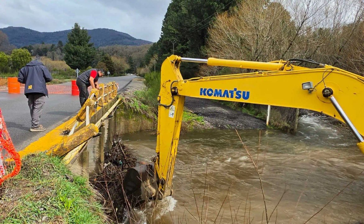 Intensos temporales afectan caminos en San Martín de los Andes