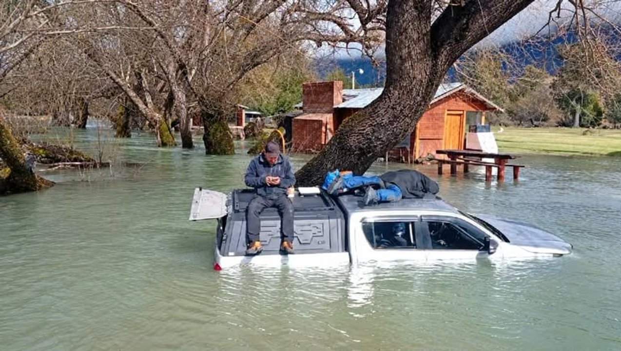 Equipo de TN quedó varado por la crecida del Río Manso en Río Negro