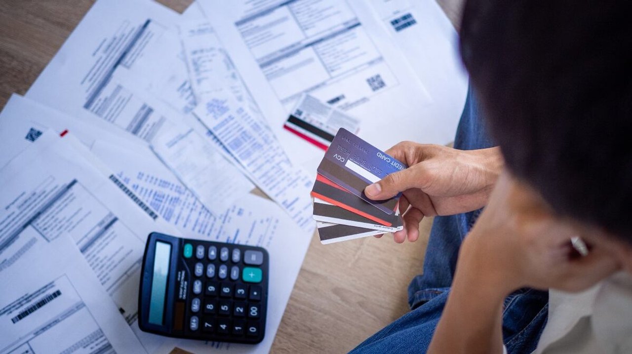 La mora crediticia se mantiene alta a pesar de una leve baja en agosto