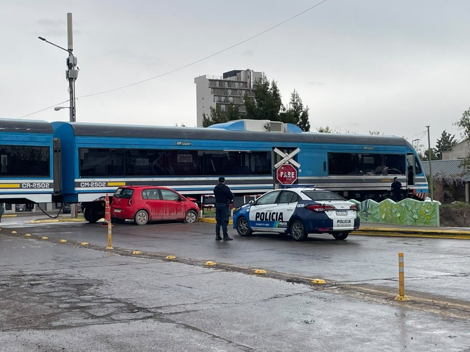 Choque entre un Volkswagen y el Tren del Valle en Neuquén