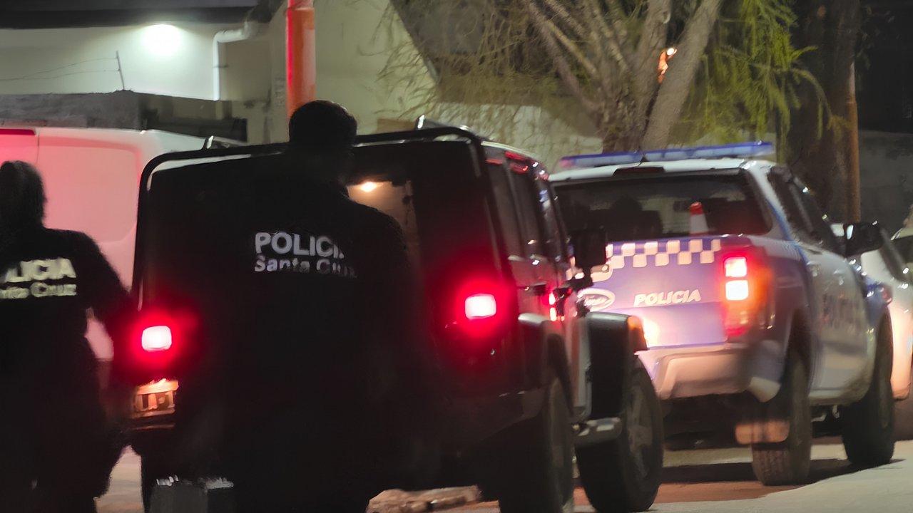 Asalto en Pico Truncado: cuatro encapuchados roban un comercio