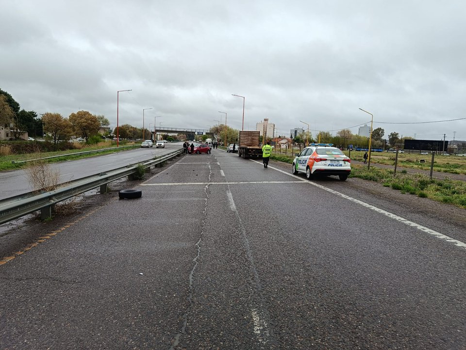 Colisiones en la Ruta 22 involucran camiones y autos en Río Negro