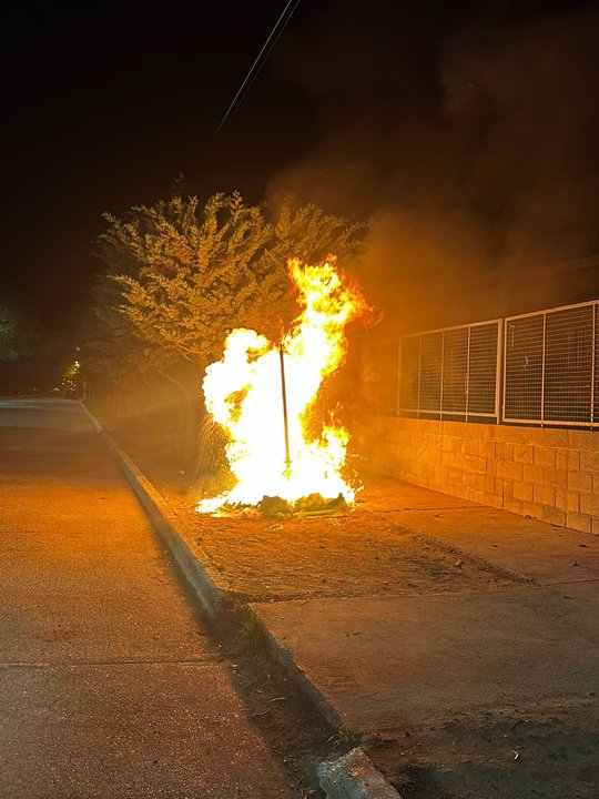 Incendio consume contenedores de reciclaje en Comodoro Rivadavia
