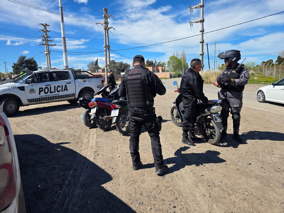 Detienen a dos jóvenes tras operativo de control en Trelew