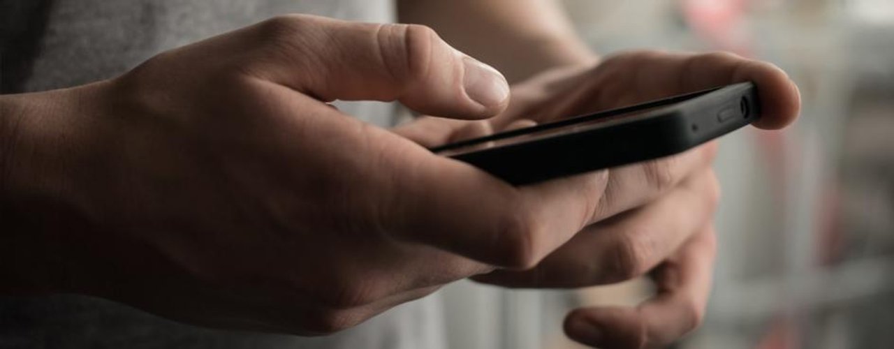 Un hombre pagó $105.000 para fotos íntimas y fue extorsionado