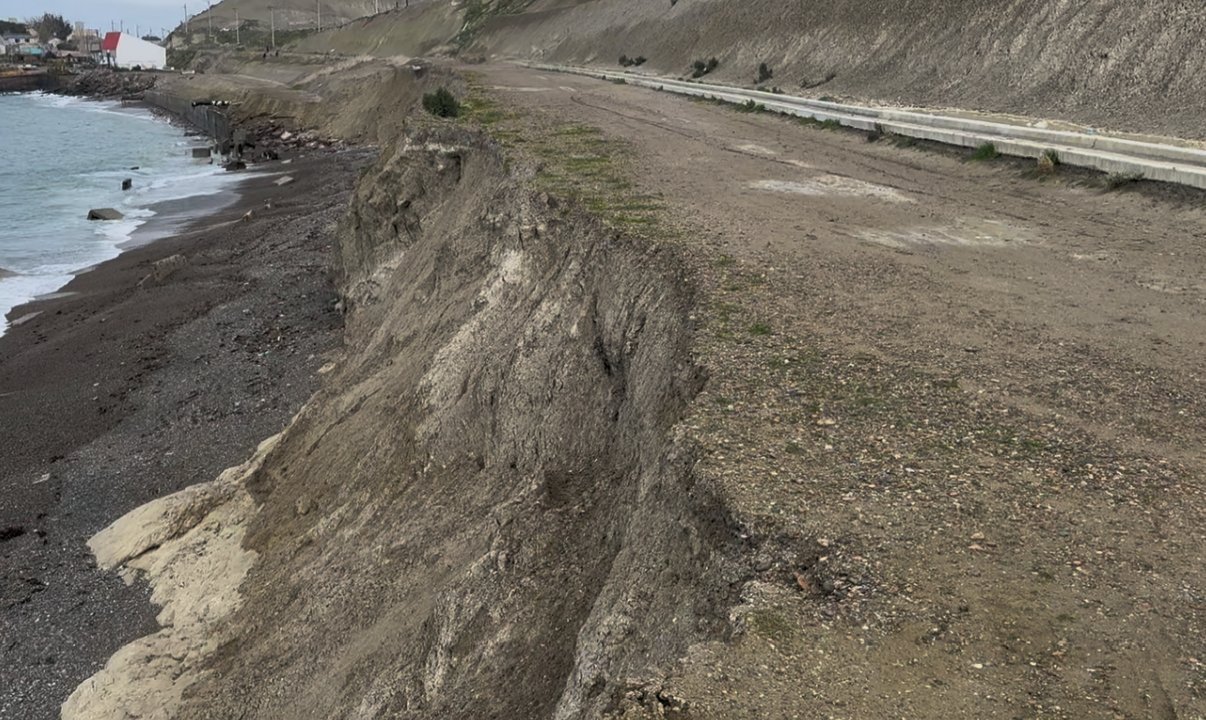 Situación del camino ARA San Juan en Comodoro Rivadavia: erosión y reclamos vecinales