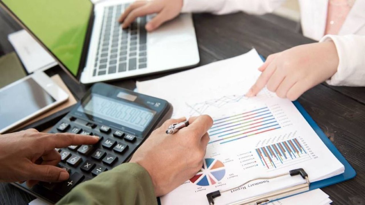 Una persona puede pagar hasta 43 impuestos al año en Argentina