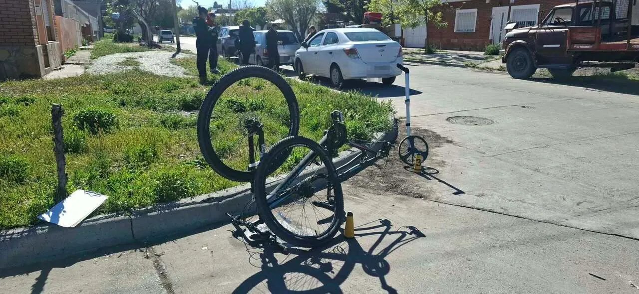 Ciclista de 60 años atropellada en Trelew y hospitalizada