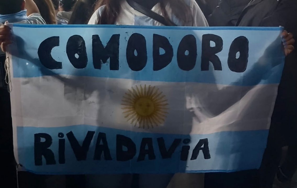 Comodorenses viajaron para la despedida de Messi en el Monumental