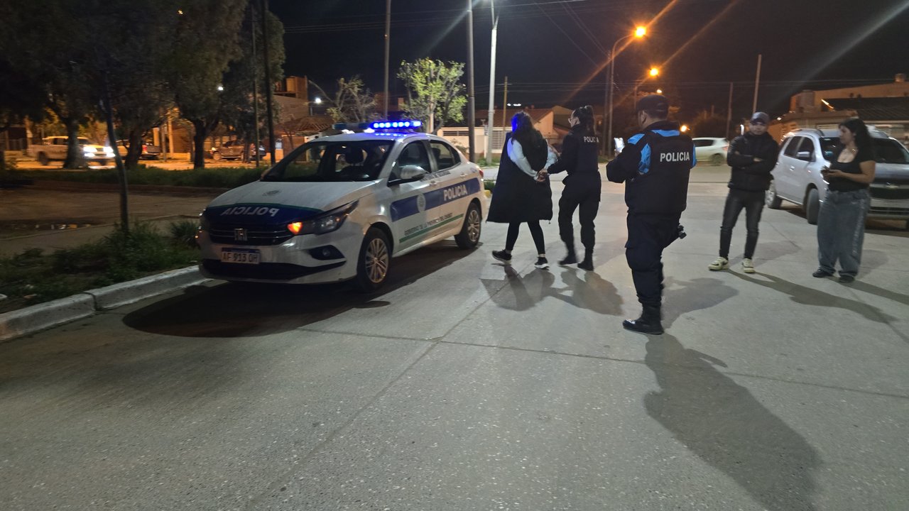 Pareja detenida tras agredir a un policía en Comodoro Rivadavia