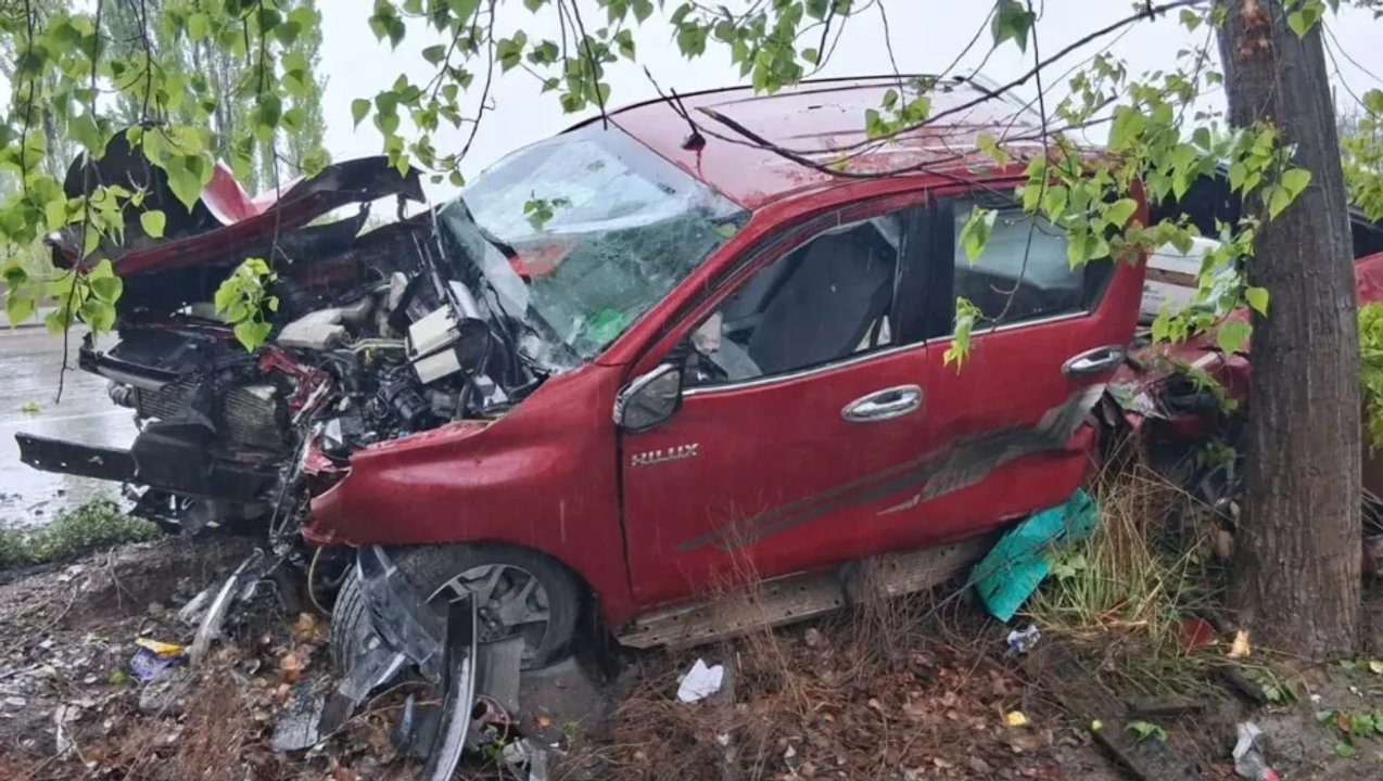 Vuelco de camioneta en Ruta 22 dejó dos heridos en accidente