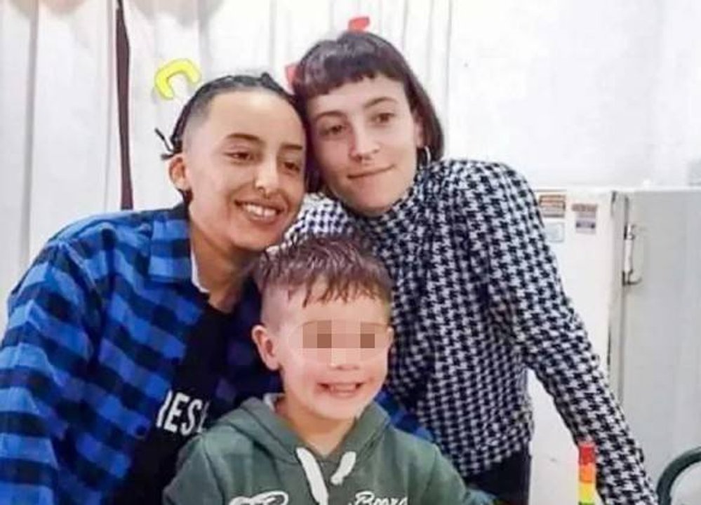 Controversia por publicidad del Día de la Madre con la imagen de Lucio Dupuy