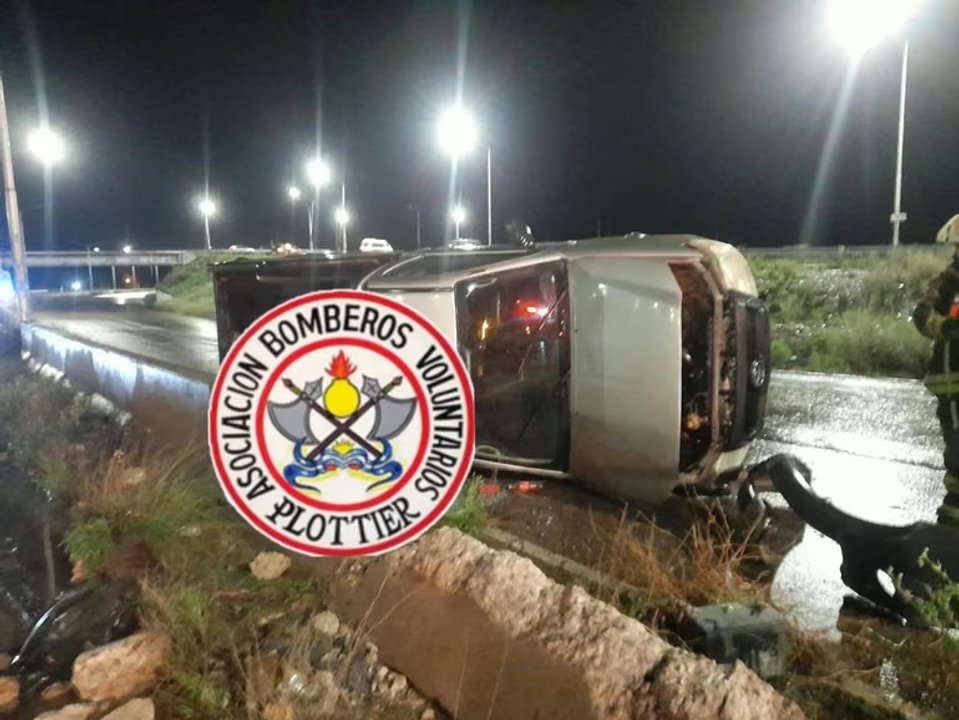Conductor ebrio volcó su camioneta tras chocar contra un muro en Plottier