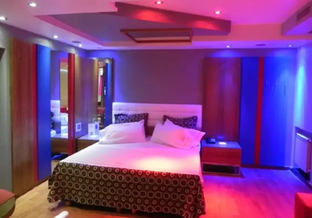 Escándalo en hotel de Santa Rosa por ex pareja y violencia