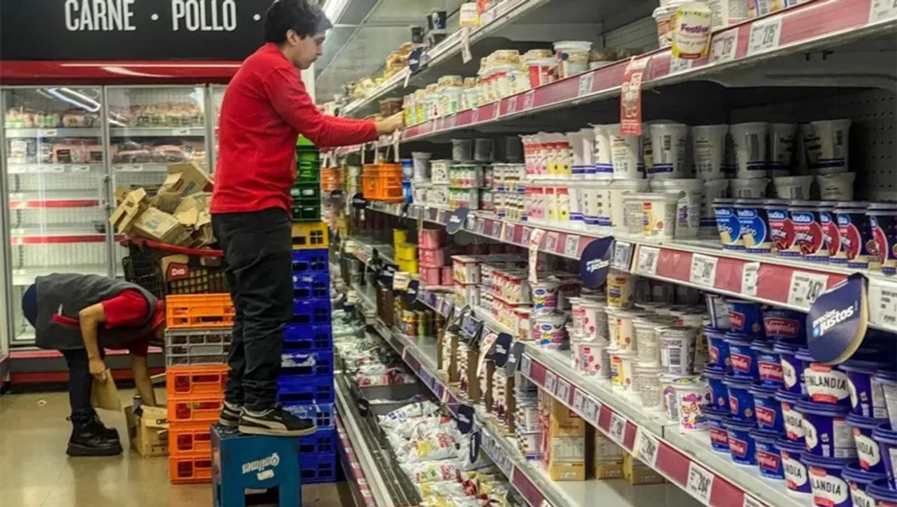 Aumento salarial para empleados de comercio en octubre de 2026