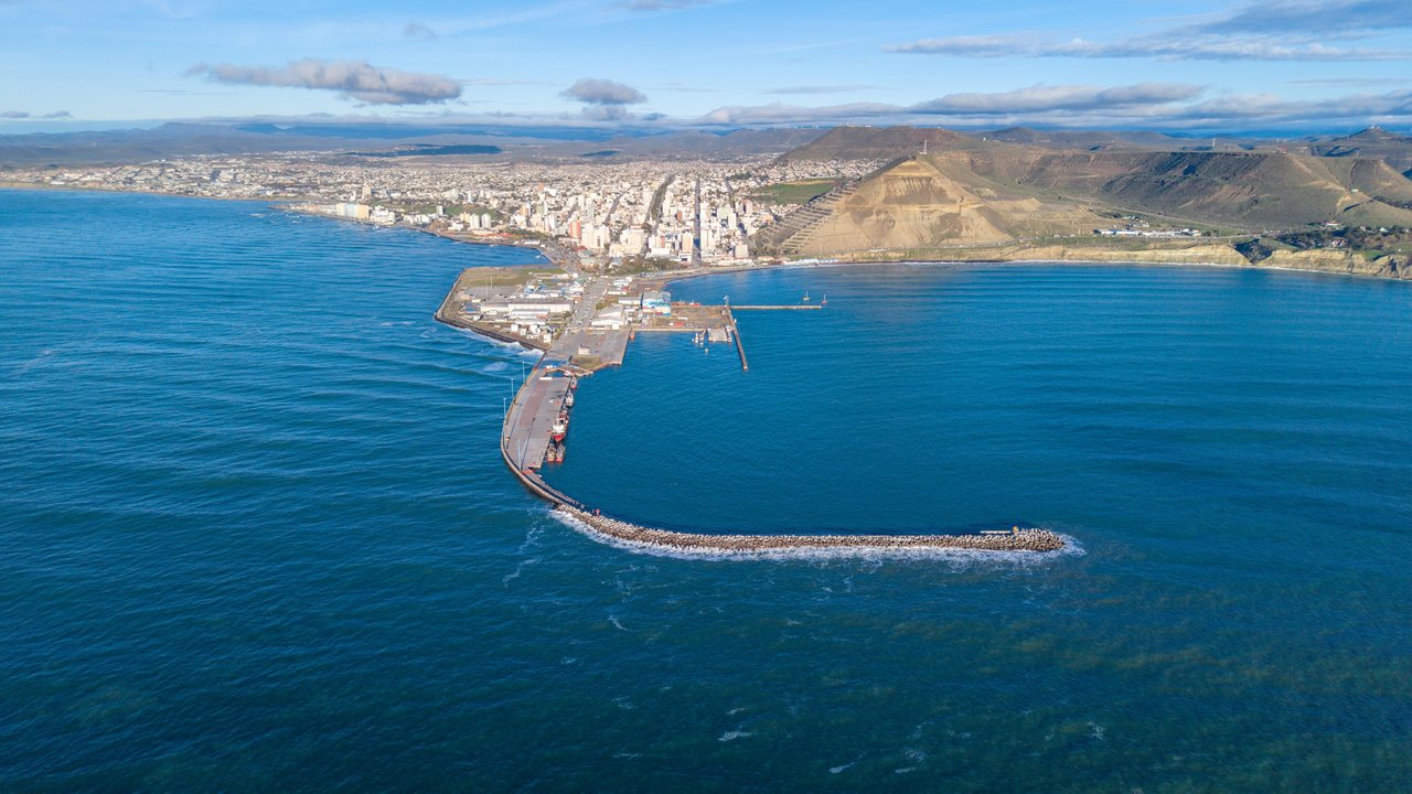 Visitas gratuitas al destructor ARA Almirante Brown en los 30 años del muelle