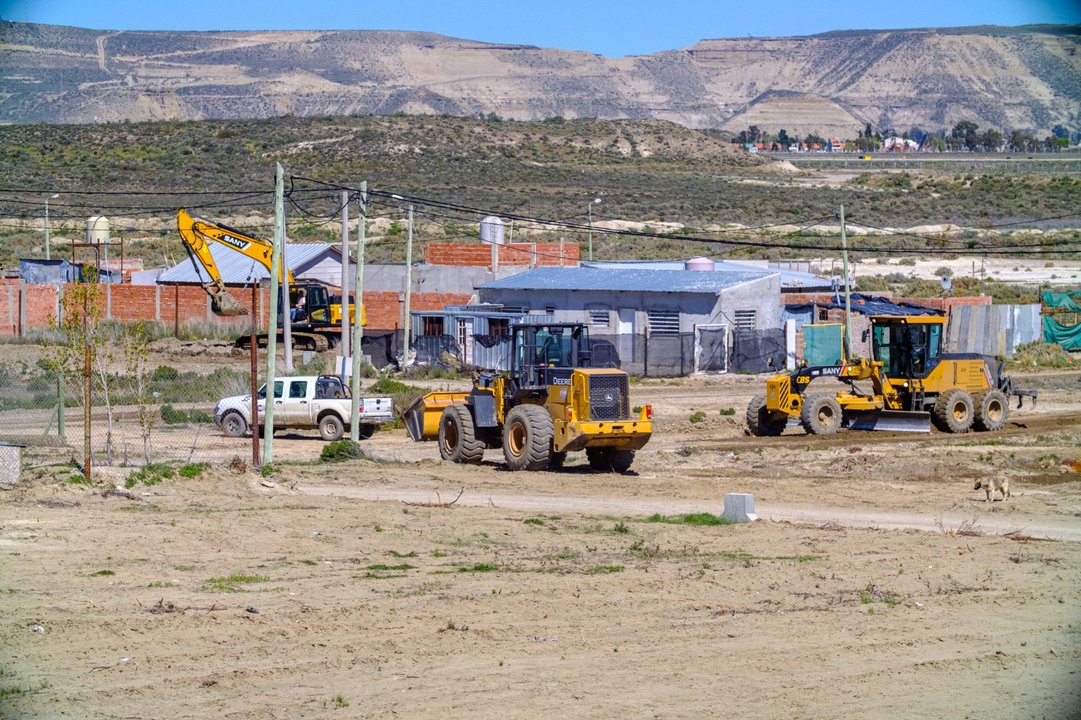 Mejoras en calles y canales del barrio René Favaloro de Comodoro Rivadavia